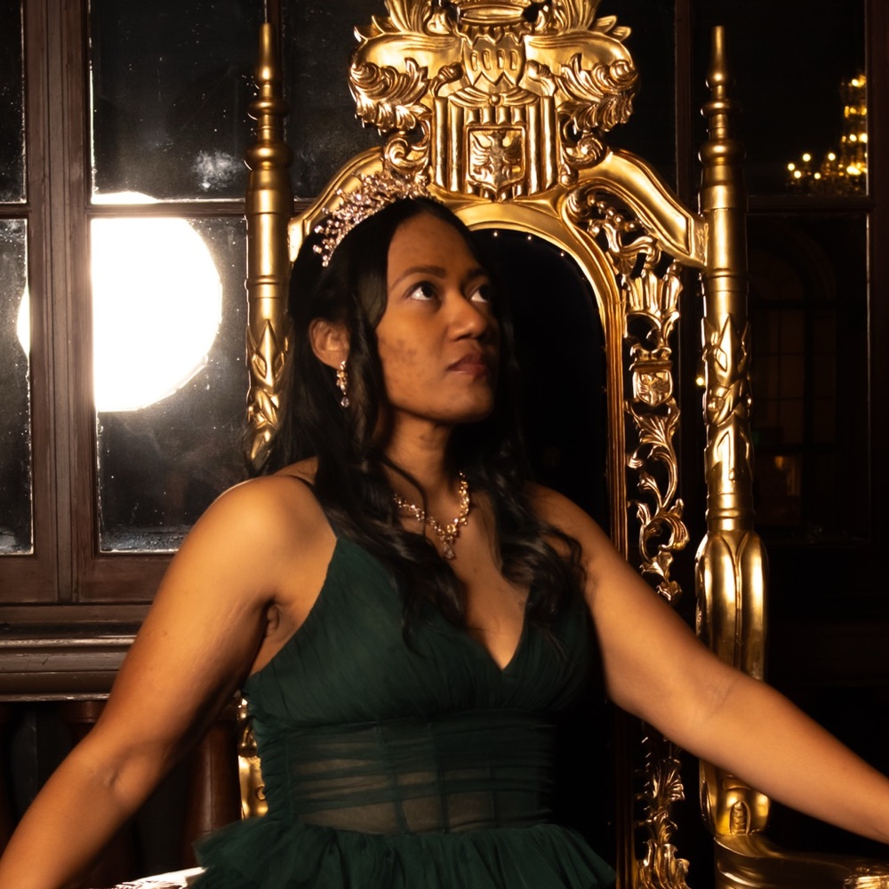 Meet your Posher, Thasanee